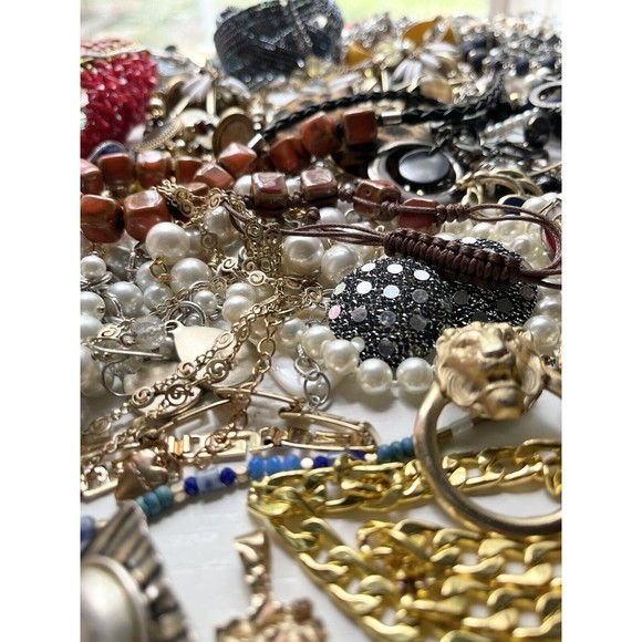 Vintage To Now Jewelry 25 Pc Lot Of Jewelry, No Junk All Wearable Or Resell - Picture 4 of 10